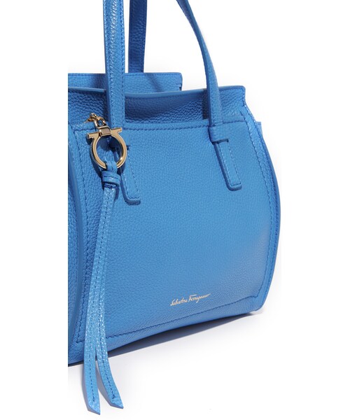FERRAGAMO（フェラガモ）の「Salvatore Ferragamo Small Amy Tote（トートバッグ・レディース・Blue・One Size）」の5枚目の写真