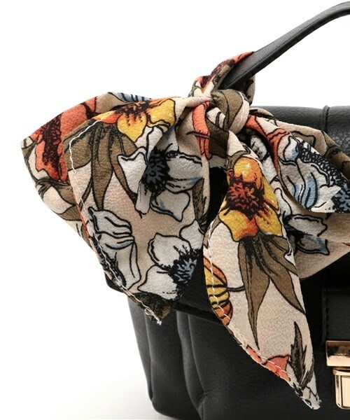 archives（アルシーヴ）の「フラップベルトミニショルダー（ショルダーバッグ・レディース・ブラック/グレー/レッド・MEDIUM）」の5枚目の写真