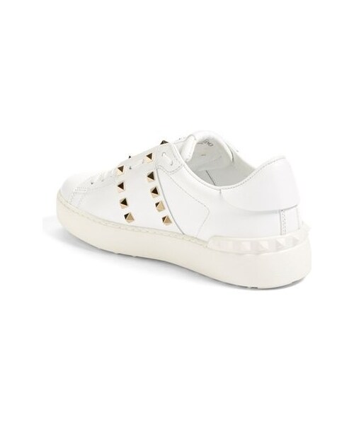 VALENTINO（ヴァレンティノ）の「Valentino 'Rockstud' Sneaker (Women)（スニーカー・レディース・White・Regular 10.5US / 40.5EU/Regular 10US / 40EU/Regular 11US / 41EU/Regular 5.5US / 35.5EU/Regular 5US / 35EU/Regular 6.5US / 36.5EU/Regular 6US / 36EU/Regular 7.5US / 37.5EU/Regular 7US / 37EU/Regular 8.5US / 38.5EU/Regular 8US / 38EU/Regular 9.5US / 39.5EU/Regular 9US / 39EU）」の3枚目の写真