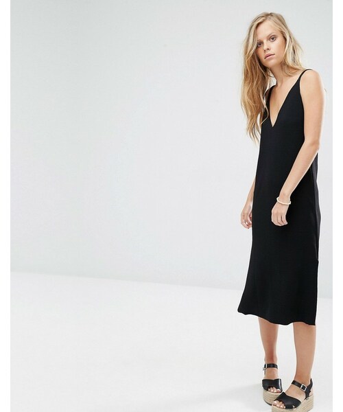 PULL&BEAR（プルアンドベア）の「PULL&BEAR Pull&Bear V Front Midi Dress（香水）」 WEAR