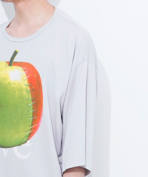 SHAREEF(シャリーフ)の「【ONLINE限定】アップルプリントBIG TEE(その他・メンズ・BLK/GRY・1/2)」の8枚目の写真
