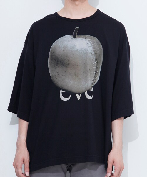 SHAREEF(シャリーフ)の「【ONLINE限定】アップルプリントBIG TEE(その他・メンズ・BLK/GRY・1/2)」の11枚目の写真