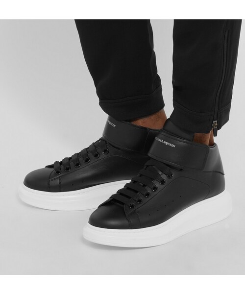Alexander McQueen(アレキサンダーマックイーン)の「Alexander McQueen Exaggerated-Sole Leather High-Top Sneakers(スニーカー・メンズ・Black・EU39/EU40/EU41/EU41.5/EU42/EU42.5/EU43/EU43.5/EU44/EU45/EU46)」の4枚目の写真