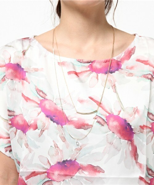 Bou Jeloud（ブージュルード）の「ネックレス付デジタルフラワープリントブラウス（シャツ/ブラウス・レディース・グレー/ブルー/レッド・38）」の7枚目の写真