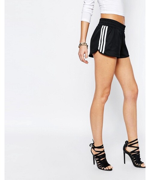 adidas（アディダス）の「Adidas adidas Originals Adicolour Mini Athletic Shorts In 3 Stripe（その他パンツ・レディース・Black・US 14）」の2枚目の写真