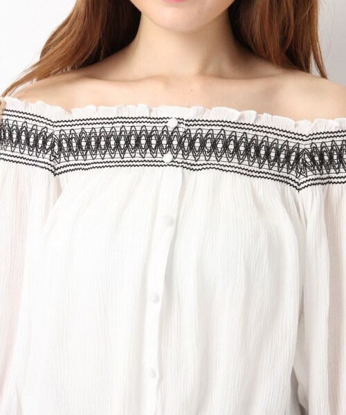 Heather（ヘザー）の「スモッキングシシュウブラウス（トップス・オフホワイト/レッド/ネイビー・FREE）」の7枚目の写真