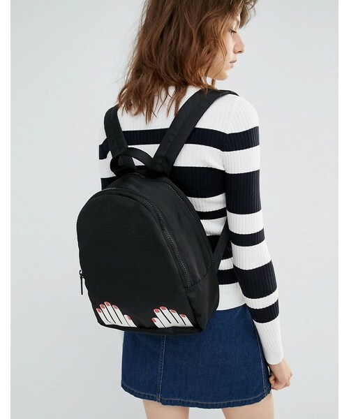 LULU GUINNESS（ルルギネス）の「Lulu Guinness Hands Backpack（バックパック/リュック・レディース・Black・One Size）」の2枚目の写真