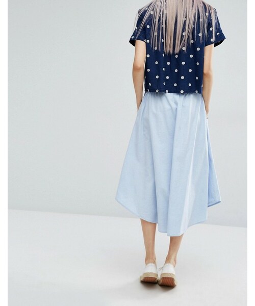 MONKI（モンキ）の「Monki Chambray Midi Skirt（スカート・レディース・Blue・US 4/US 10/US 6）」の2枚目の写真