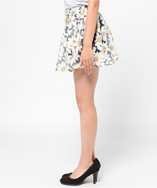 archives（アルシーヴ）の「シアー花柄スカパン（その他パンツ・レディース・オフホワイト/グリーン/ネイビー・MEDIUM）」の5枚目の写真