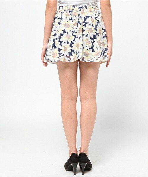 archives（アルシーヴ）の「シアー花柄スカパン（その他パンツ・レディース・オフホワイト/グリーン/ネイビー・MEDIUM）」の6枚目の写真