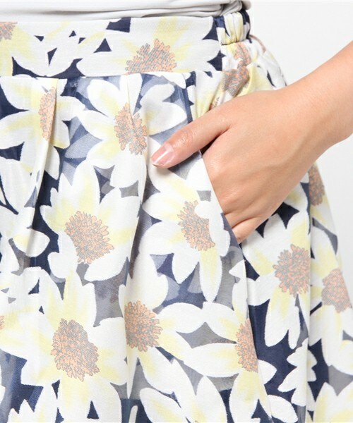 archives（アルシーヴ）の「シアー花柄スカパン（その他パンツ・レディース・オフホワイト/グリーン/ネイビー・MEDIUM）」の9枚目の写真