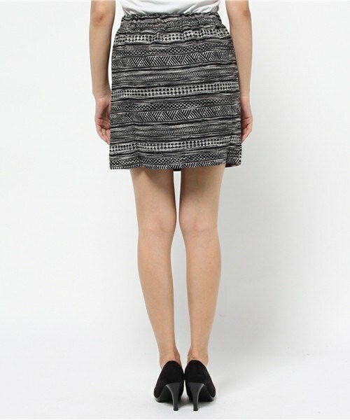 archives（アルシーヴ）の「幾何学ジャガードスカート（スカート・レディース・ブラック/ネイビー・MEDIUM）」の5枚目の写真