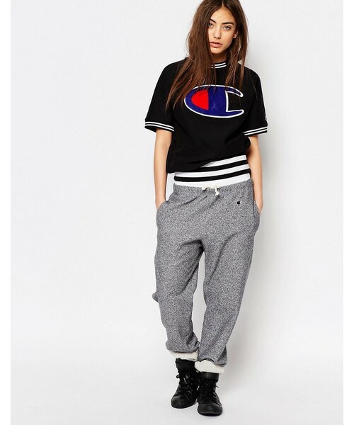 Champion(チャンピオン)の「Champion Classic Short Sleeve Sweatshirt With Large Retro Logo(スウェット・レディース・Black・US 4/US 8/US 10)」の3枚目の写真