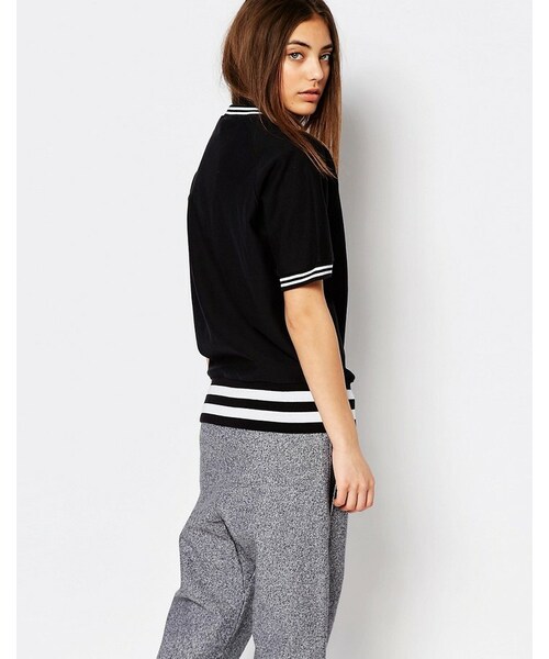 Champion(チャンピオン)の「Champion Classic Short Sleeve Sweatshirt With Large Retro Logo(スウェット・レディース・Black・US 4/US 8/US 10)」の4枚目の写真