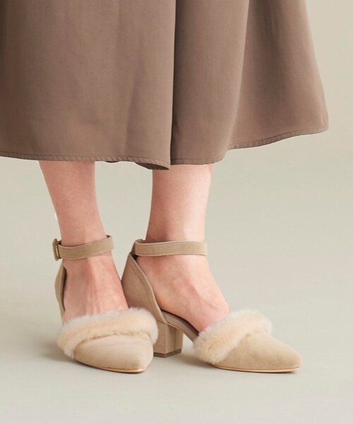 MAJESTIC LEGON（マジェスティックレゴン）の「【予約商品】フェイクファー使いパンプス（シューズ・レディース・ベージュ/ブラック・M/L）」の2枚目の写真