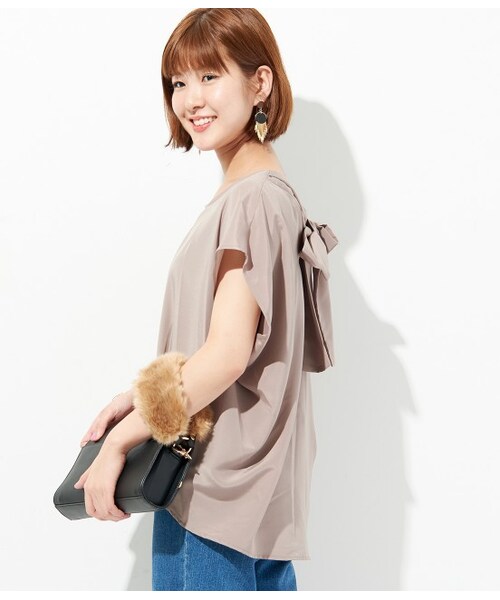 VIS(ビス)の「フェイクファーハンドルクラッチバッグ(バッグ・ブラック/ゴールド・F)」の8枚目の写真