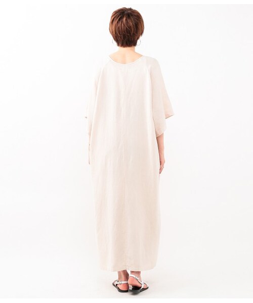 LE JUN（ルジュン）の「Vネックジェラバドレス（ワンピース/ドレス・スミクロ/ベージュ・F）」の5枚目の写真