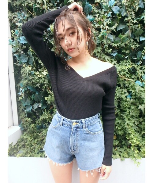 EVRIS（エヴリス）の「オフショルリブニットTOPS（トップス・レディース・ブラック/レッド/ベージュ/ミックス）」の5枚目の写真