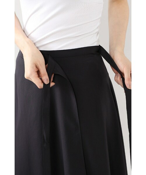 Noble（ノーブル）の「ブライトエステルサイドスリットラップスカート