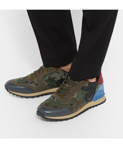 VALENTINO(ヴァレンティノ)の「Valentino Rockrunner Camouflage-Print Canvas, Leather and Suede Sneakers(スニーカー・メンズ・Green・EU39/EU40/EU40.5/EU41/EU41.5/EU42/EU42.5/EU43/EU43.5/EU44/EU44.5/EU45/EU46)」の2枚目の写真