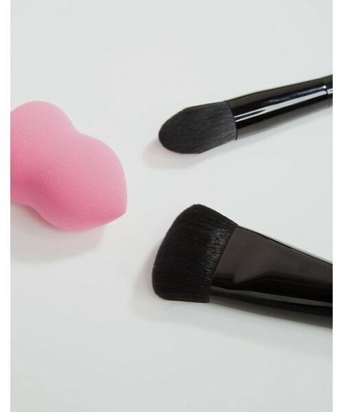 Tweezerman（トゥワイーザーマン）の「Tweezerman Brush iQ Mini Contour Kit（メイクブラシ）」 WEAR