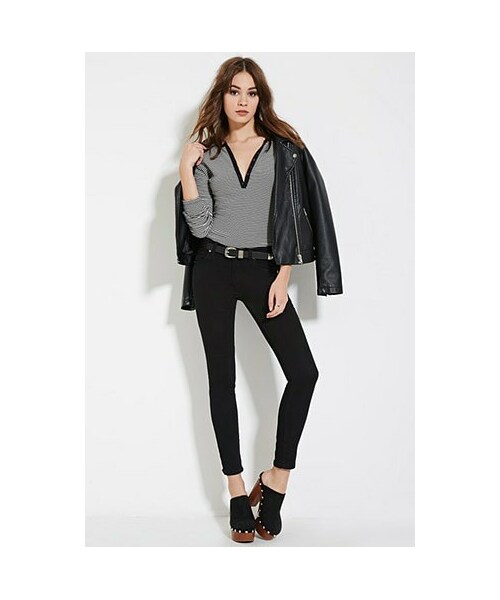 FOREVER 21(フォーエバー トゥエンティーワン)の「クラシックスキニージーンズ(f21_bottom_jeans・レディース・BLACK・24/25 /26 /27 /28 /29 /30)」の1枚目の写真
