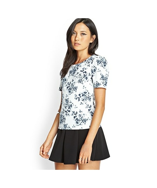 FOREVER 21(フォーエバー トゥエンティーワン)の「プリーツローズプリントトップ(f21_top_tee・レディース・CREAM/NAVY・Small)」の1枚目の写真