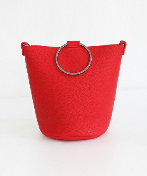 DHOLIC(ディーホリック)の「2WAYリングハンドルバケットバッグ(ハンドバッグ・レディース・グレーベージュ/ブラック/レッド・FREE)」の3枚目の写真