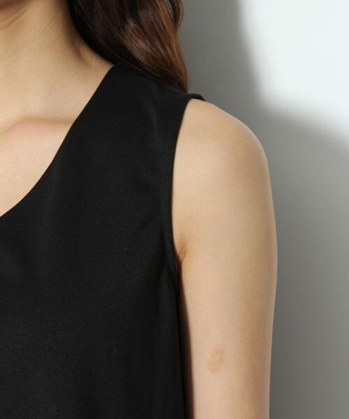 Andemiu（アンデミュウ）の「バックジョーゼットフレアＴ（トップス・オフホワイト/ブラック/キャメル・F）」の10枚目の写真