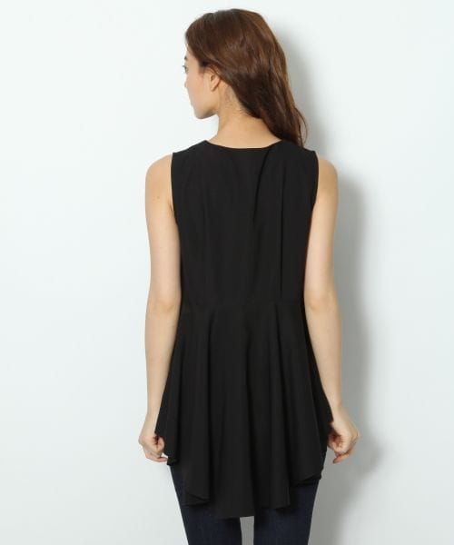 Andemiu（アンデミュウ）の「バックジョーゼットフレアＴ（トップス・オフホワイト/ブラック/キャメル・F）」の8枚目の写真