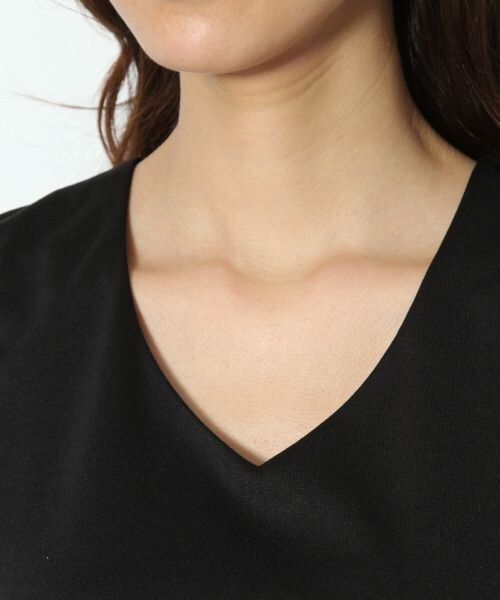 Andemiu（アンデミュウ）の「バックジョーゼットフレアＴ（トップス・オフホワイト/ブラック/キャメル・F）」の9枚目の写真