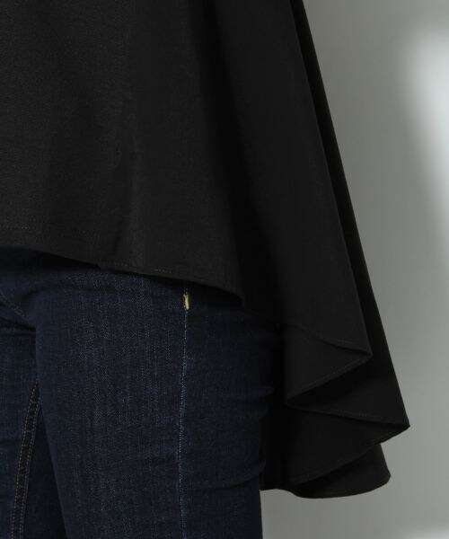 Andemiu（アンデミュウ）の「バックジョーゼットフレアＴ（トップス・オフホワイト/ブラック/キャメル・F）」の11枚目の写真