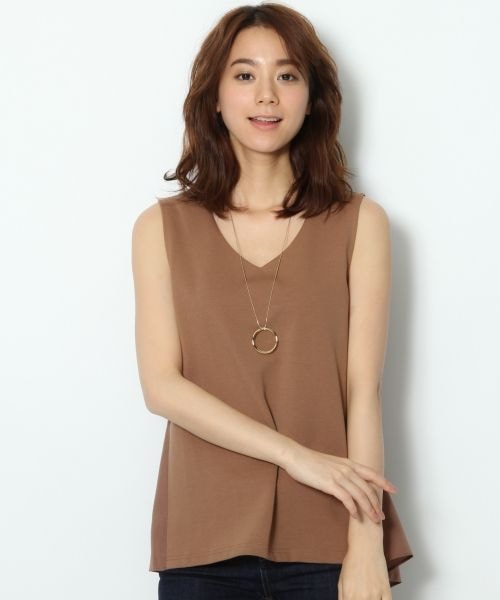 Andemiu（アンデミュウ）の「バックジョーゼットフレアＴ（トップス・オフホワイト/ブラック/キャメル・F）」の3枚目の写真