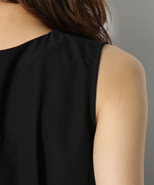 Andemiu（アンデミュウ）の「バックジョーゼットフレアＴ（トップス・オフホワイト/ブラック/キャメル・F）」の12枚目の写真