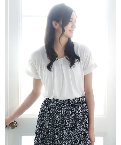 Honeys（ハニーズ）の「ビジュー付プルオーバー（カットソー・Tシャツ・レディース・オフ/クロ/コン/ボルドー・Ｍ/Ｌ）」の2枚目の写真