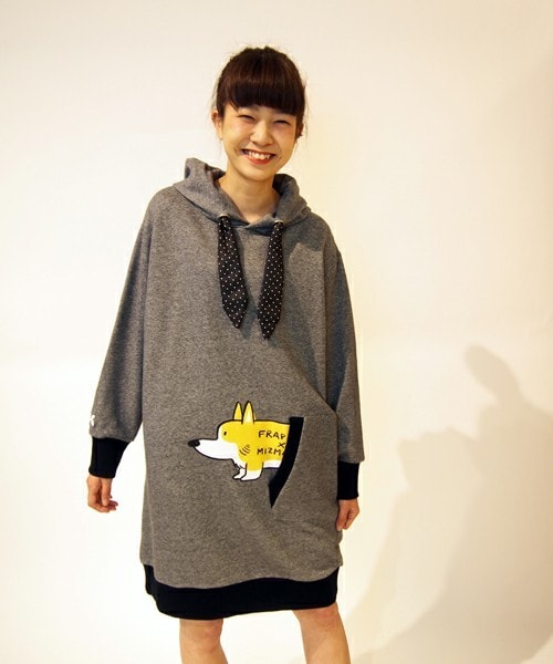 FRAPBOIS（フラボア）の「MIZMARUトレーナーワンピ（ワンピース・レディース・ブラック/グレー・1）」の2枚目の写真