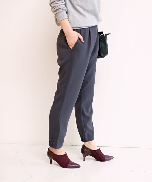 Bou Jeloud(ブージュルード)の「【AWカタログ掲載】とろみタックジョガーパンツ(その他パンツ・レディース・ブラック/チャコールグレー/カーキ・38/40)」の12枚目の写真