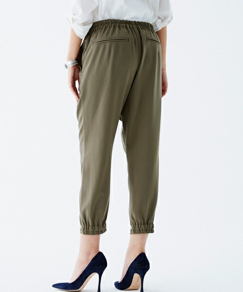 Bou Jeloud(ブージュルード)の「【AWカタログ掲載】とろみタックジョガーパンツ(その他パンツ・レディース・ブラック/チャコールグレー/カーキ・38/40)」の16枚目の写真