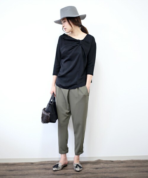 Bou Jeloud(ブージュルード)の「【AWカタログ掲載】とろみタックジョガーパンツ(その他パンツ・レディース・ブラック/チャコールグレー/カーキ・38/40)」の13枚目の写真