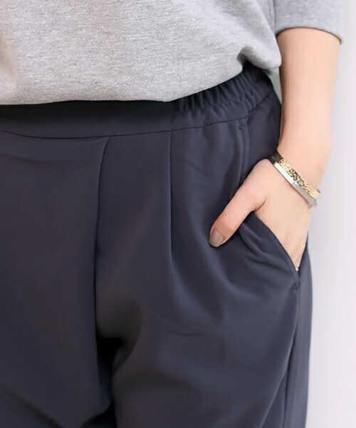 Bou Jeloud(ブージュルード)の「【AWカタログ掲載】とろみタックジョガーパンツ(その他パンツ・レディース・ブラック/チャコールグレー/カーキ・38/40)」の8枚目の写真