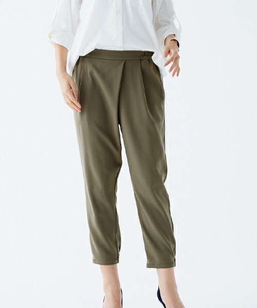 Bou Jeloud(ブージュルード)の「【AWカタログ掲載】とろみタックジョガーパンツ(その他パンツ・レディース・ブラック/チャコールグレー/カーキ・38/40)」の1枚目の写真