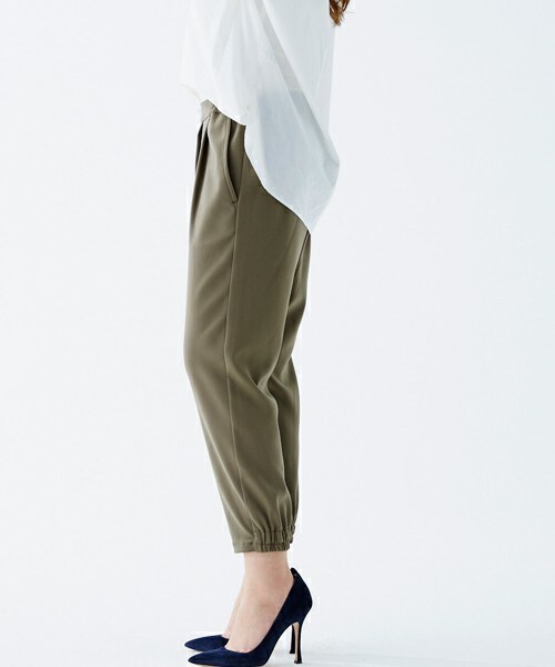 Bou Jeloud(ブージュルード)の「【AWカタログ掲載】とろみタックジョガーパンツ(その他パンツ・レディース・ブラック/チャコールグレー/カーキ・38/40)」の15枚目の写真