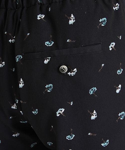 studio CLIP（スタディオクリップ）の「ポリエステルフラワープリントワイドパンツ（パンツ・ブラック/ネイビー・M/L）」の12枚目の写真
