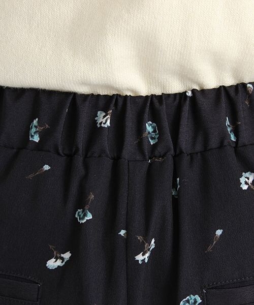 studio CLIP（スタディオクリップ）の「ポリエステルフラワープリントワイドパンツ（パンツ・ブラック/ネイビー・M/L）」の11枚目の写真