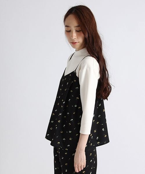 studio CLIP（スタディオクリップ）の「ポリエステルフラワーキャミセットプルオーバー（トップス・ブラック/ネイビー・M/L）」の8枚目の写真