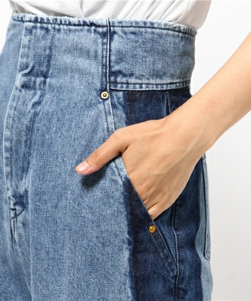mame（マメ）の「mame センタープリーツデニムパンツ（デニムパンツ・レディース・ブルー/ブラック・1/2）」の7枚目の写真