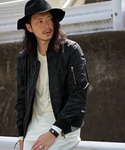 glory crew（グローリークルー）の「カモフラ柄ボンディングMA-1 