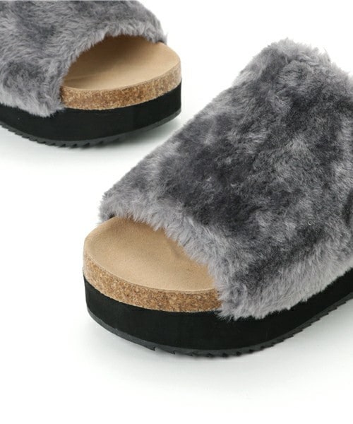 archives（アルシーヴ）の「ファーサンダル（サンダル・レディース・オフホワイト/グレー・MEDIUM/LARGE）」の7枚目の写真