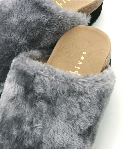 archives（アルシーヴ）の「ファーサンダル（サンダル・レディース・オフホワイト/グレー・MEDIUM/LARGE）」の8枚目の写真