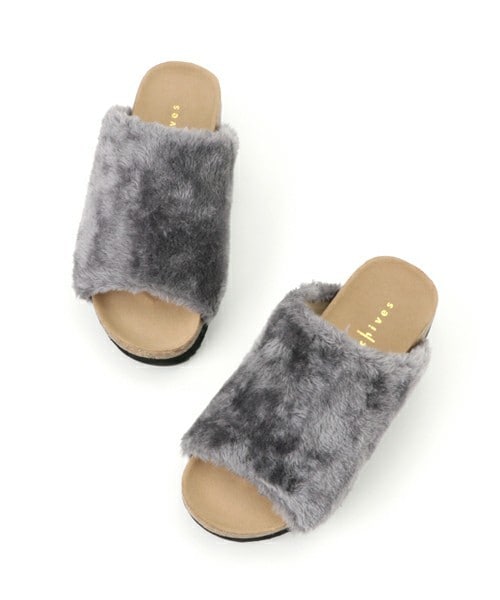 archives（アルシーヴ）の「ファーサンダル（サンダル・レディース・オフホワイト/グレー・MEDIUM/LARGE）」の6枚目の写真